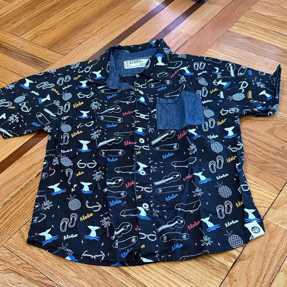 Black Short Sleeve Shirt with Tropical Print kids size 8